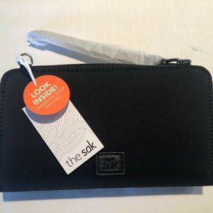 The Sak Black Esperato Smartphone Convertible